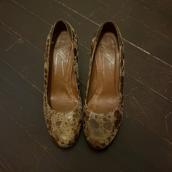 Donald J Pliner Textured Block Heel - Picture 2 of 7